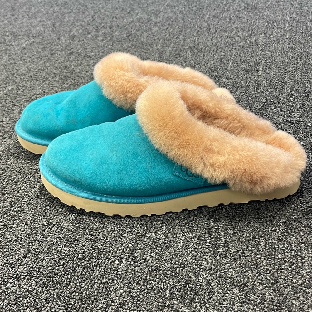 Like new Ugg slippers size 11